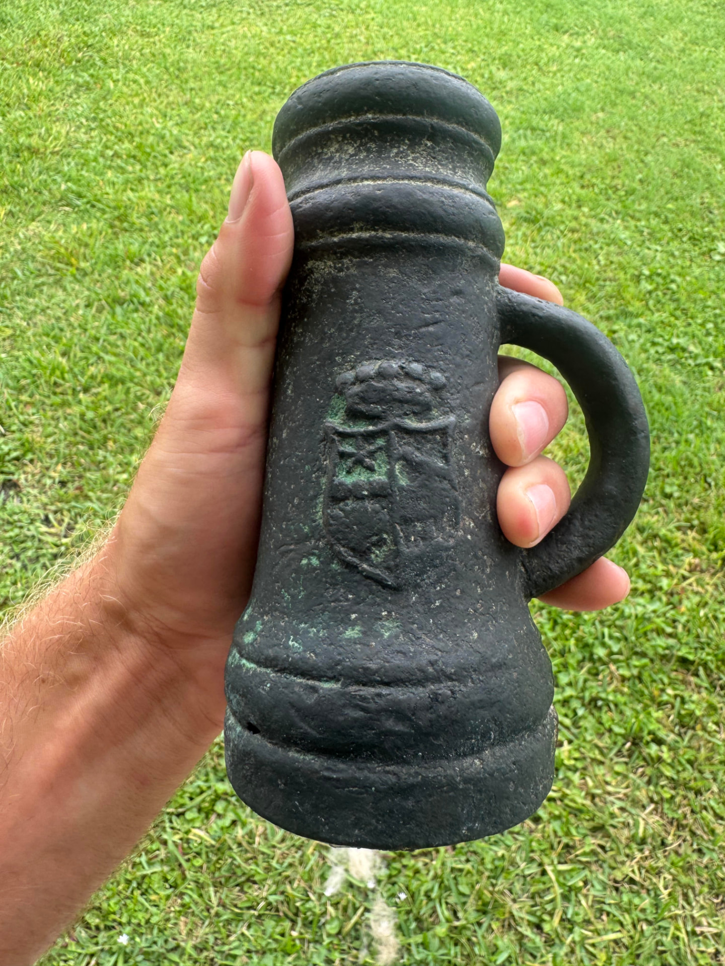 Bronze thunder mug with cast coat of arms